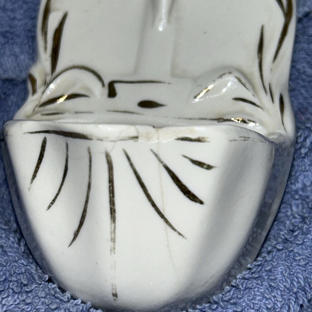 VTG Holy Water Font White Bisque Porcelain Hand Paint, Gold Trim 8". crucifix - Picture 7 of 7